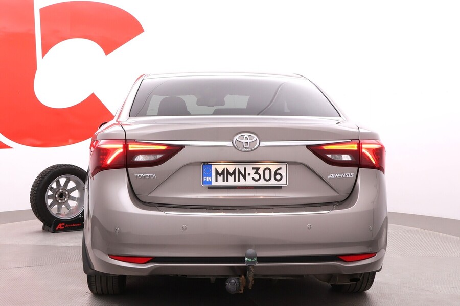 Toyota Avensis vaihtoauto