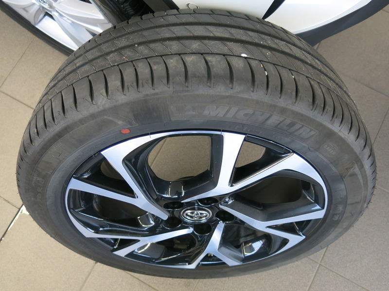 Toyota C-HR vaihtoauto