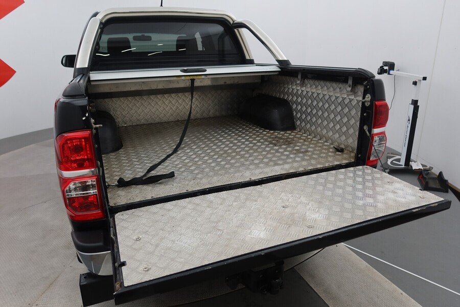 Toyota Hilux vaihtoauto