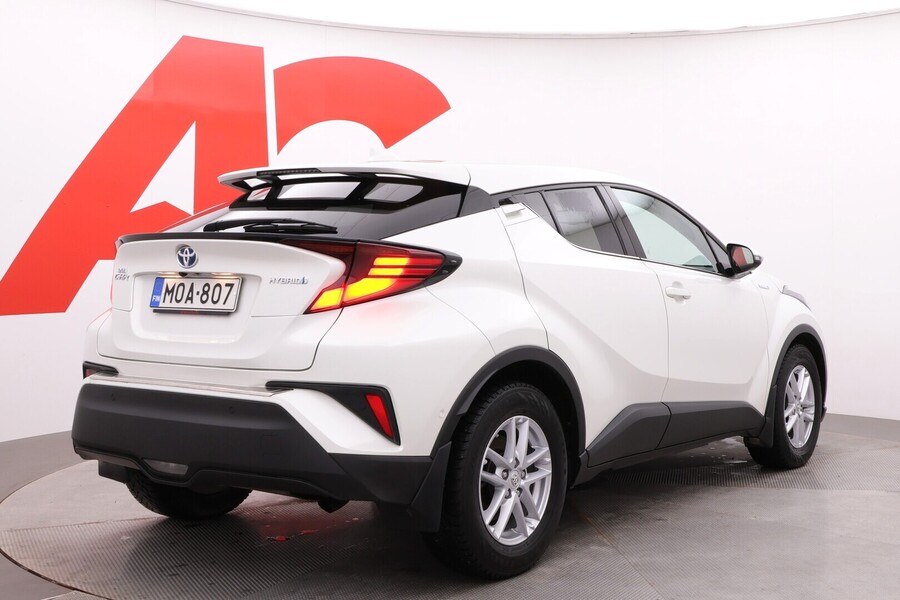 Toyota C-HR vaihtoauto