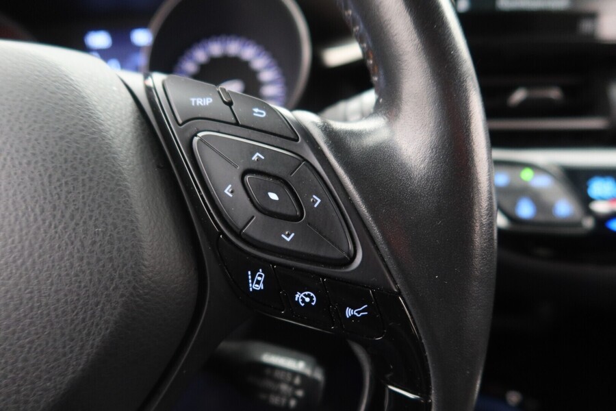 Toyota C-HR vaihtoauto