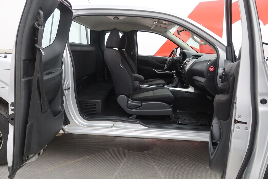 Nissan Navara vaihtoauto