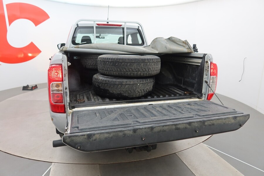 Nissan Navara vaihtoauto