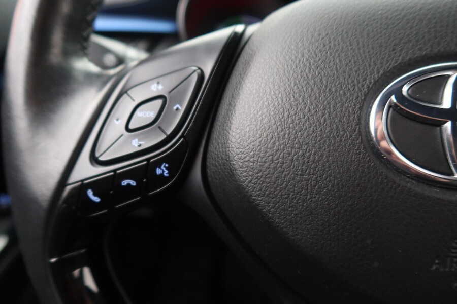 Toyota C-HR vaihtoauto