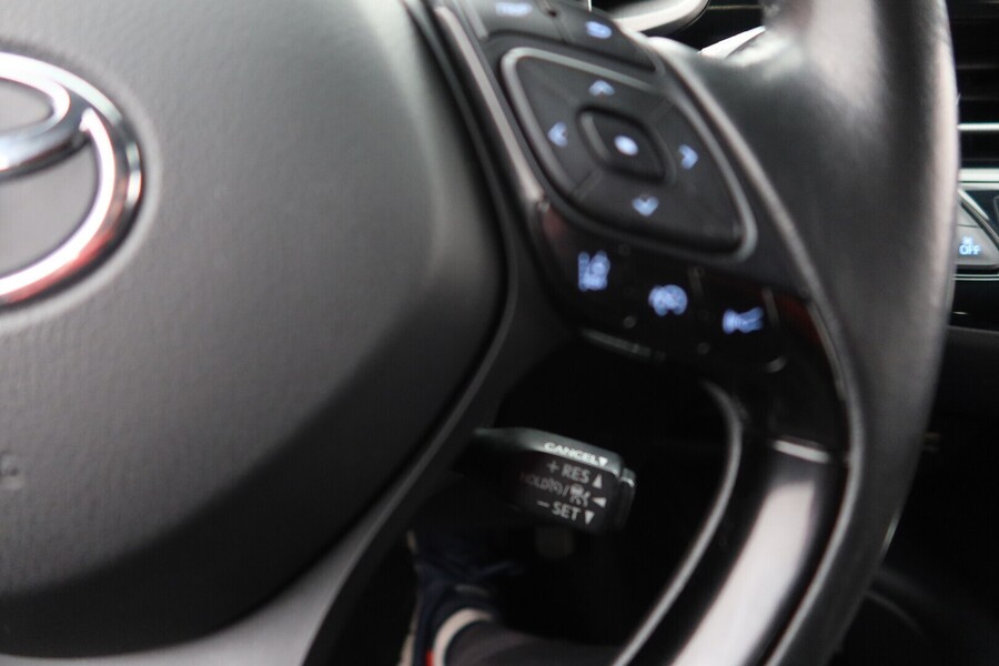 Toyota C-HR vaihtoauto