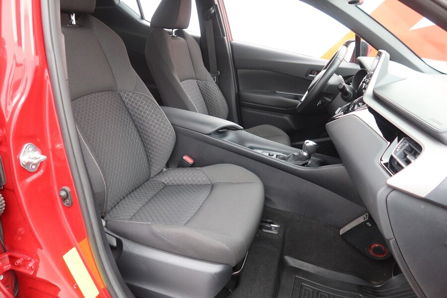 Toyota C-HR vaihtoauto