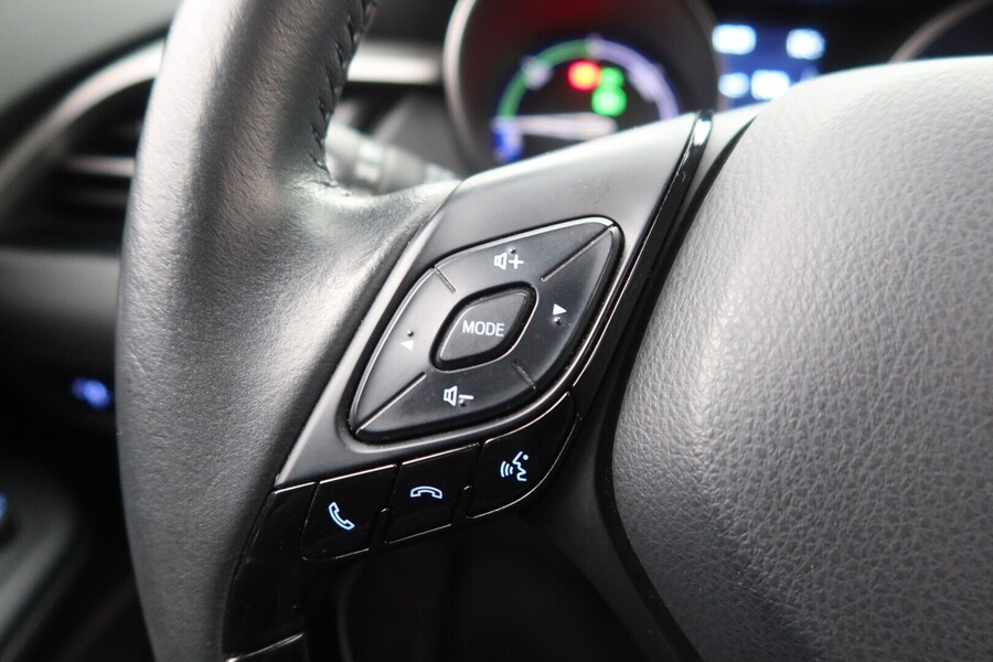 Toyota C-HR vaihtoauto