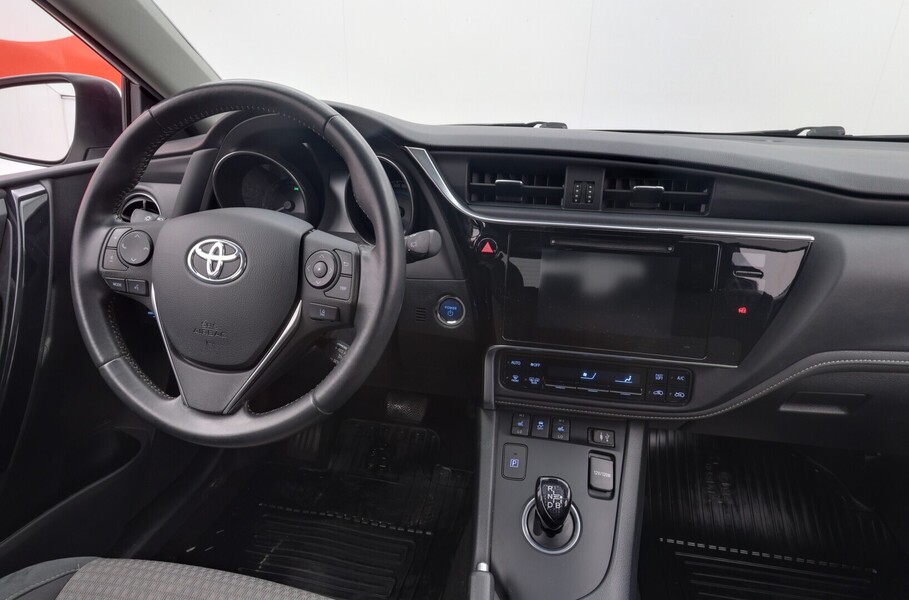 Toyota Auris vaihtoauto