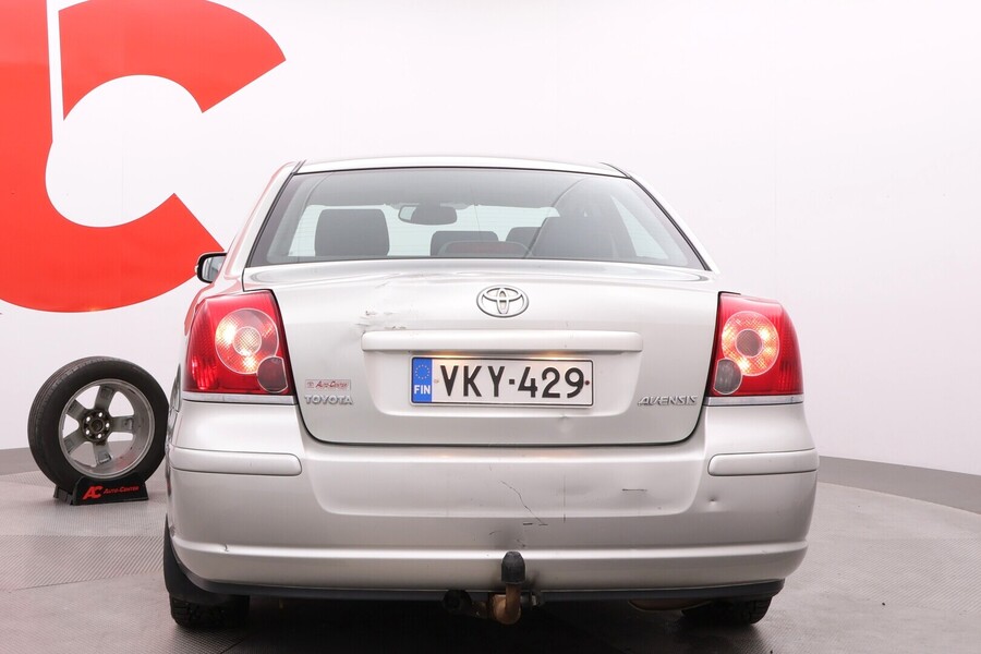 Toyota Avensis vaihtoauto