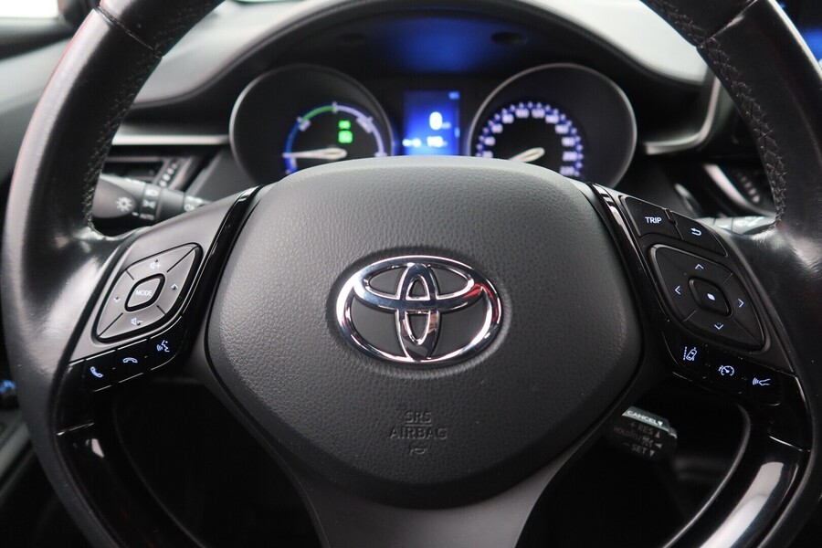 Toyota C-HR vaihtoauto