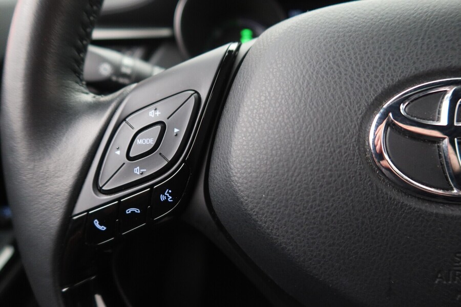 Toyota C-HR vaihtoauto