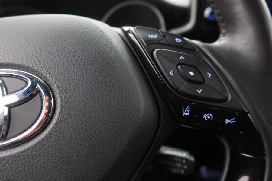 Toyota C-HR vaihtoauto