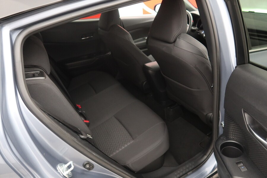 Toyota C-HR vaihtoauto