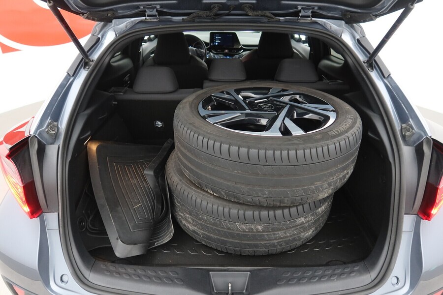 Toyota C-HR vaihtoauto