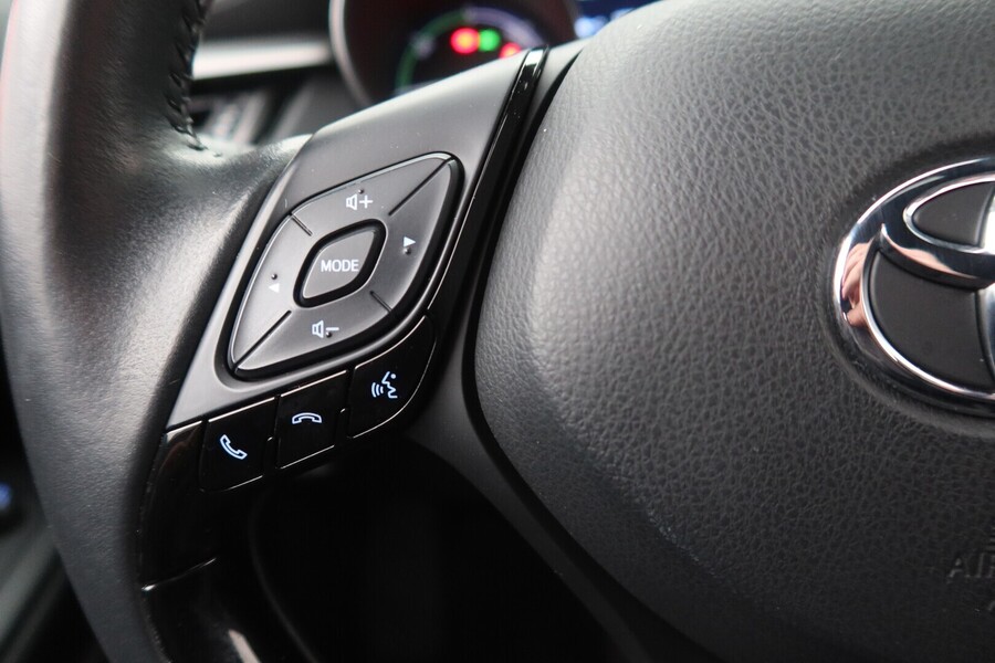 Toyota C-HR vaihtoauto