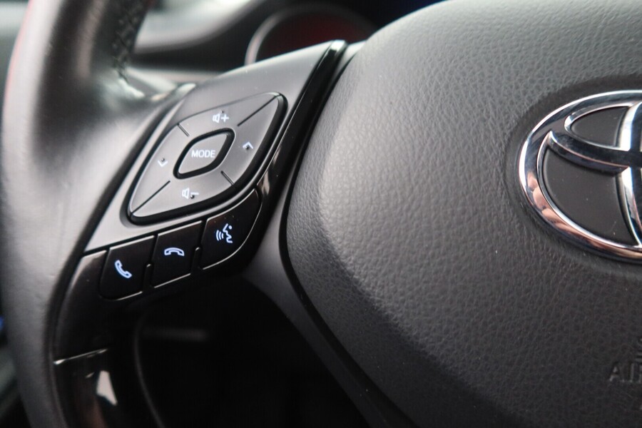 Toyota C-HR vaihtoauto