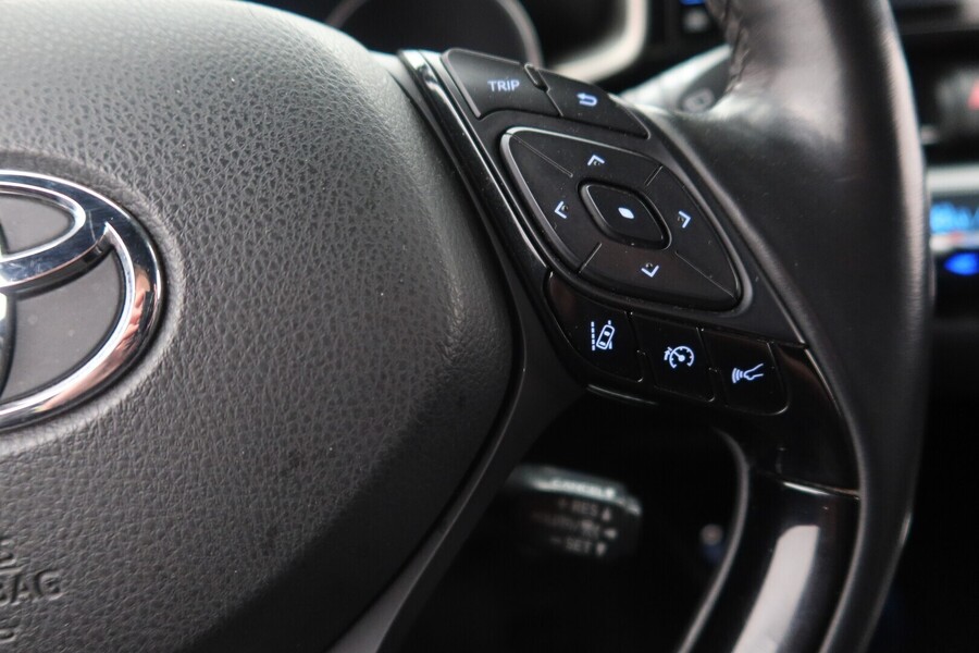 Toyota C-HR vaihtoauto