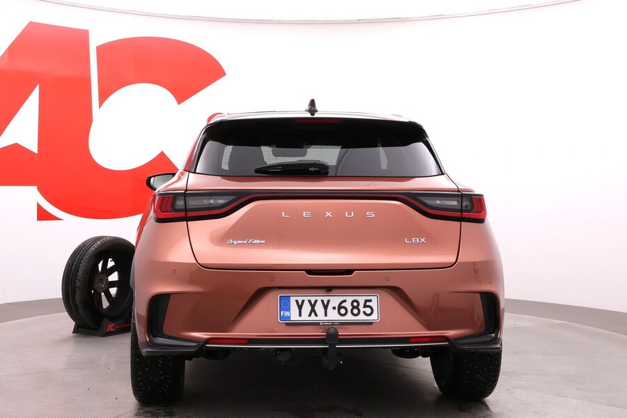 Lexus LBX vaihtoauto