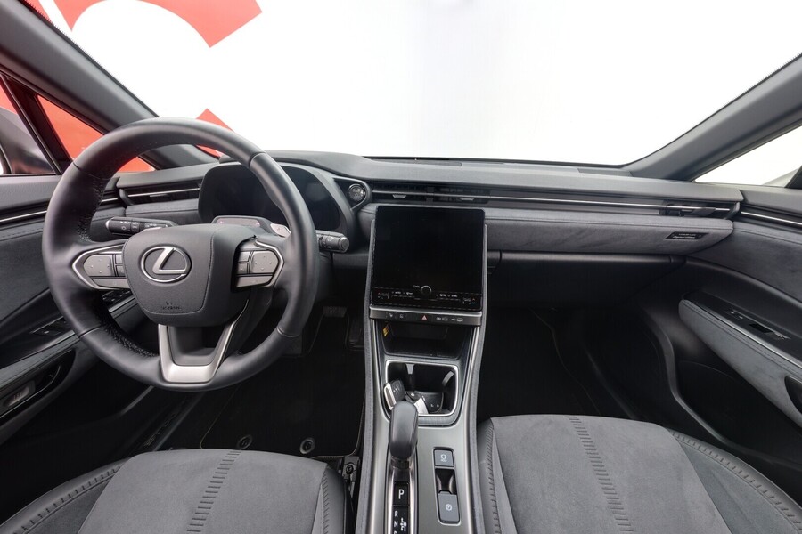 Lexus LBX vaihtoauto