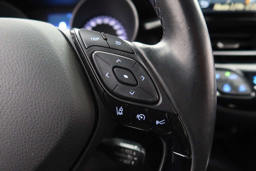 Toyota C-HR vaihtoauto