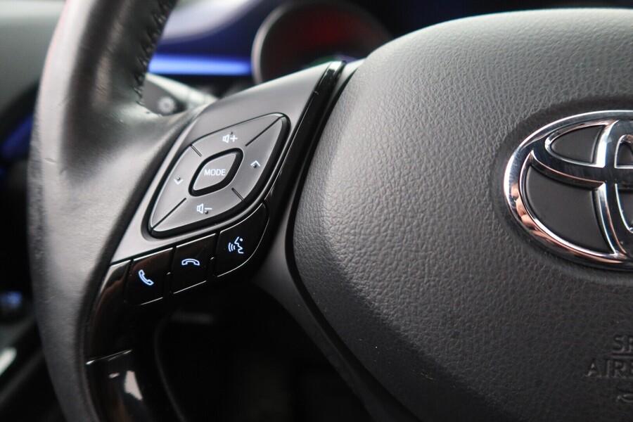 Toyota C-HR vaihtoauto