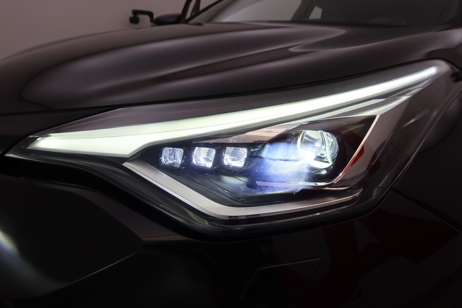 Toyota C-HR vaihtoauto