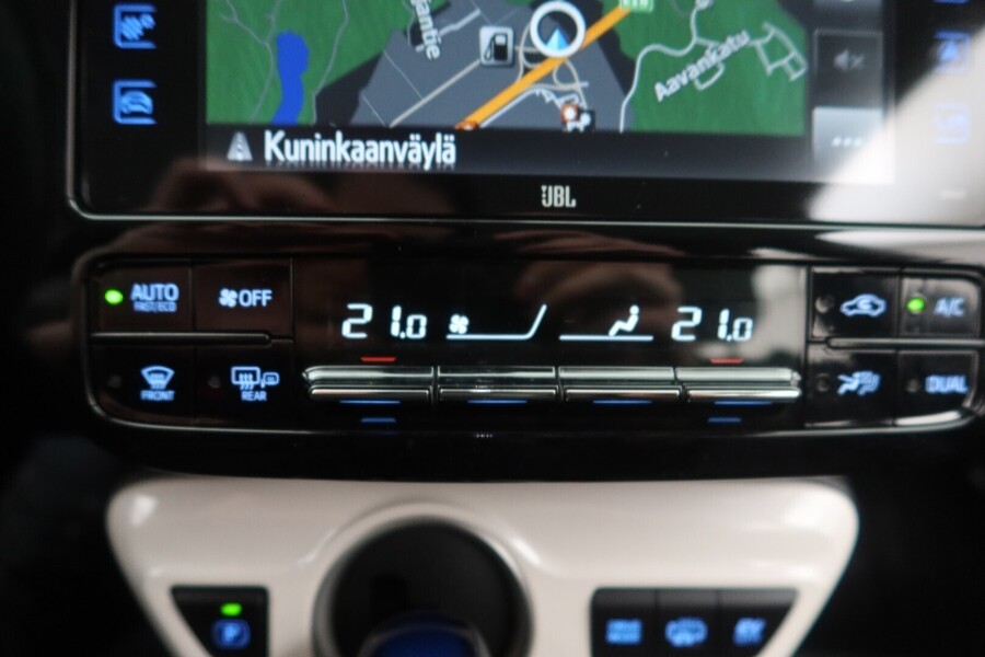 Toyota Prius Plug-in vaihtoauto