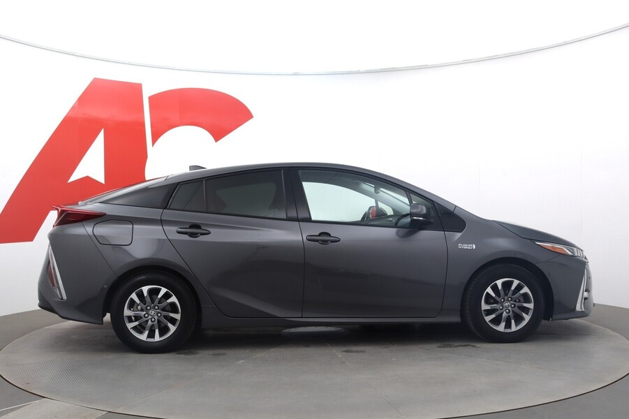 Toyota Prius Plug-in vaihtoauto