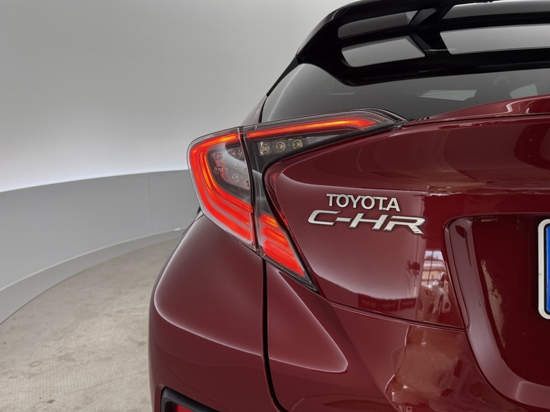 Toyota C-HR vaihtoauto