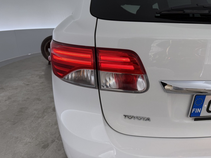 Toyota Avensis vaihtoauto