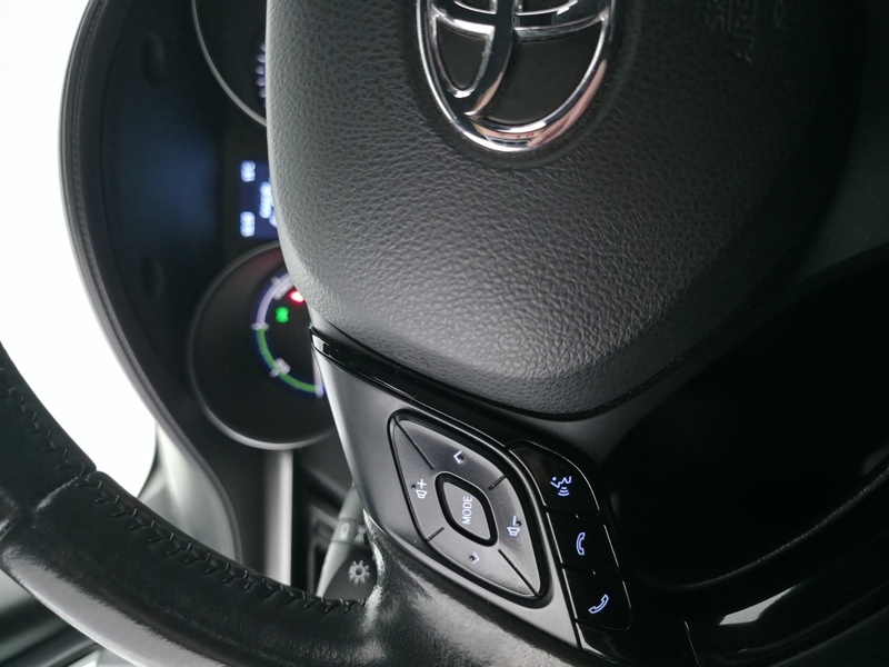 Toyota C-HR vaihtoauto