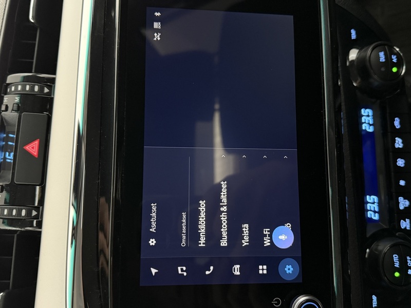 Toyota Hilux vaihtoauto