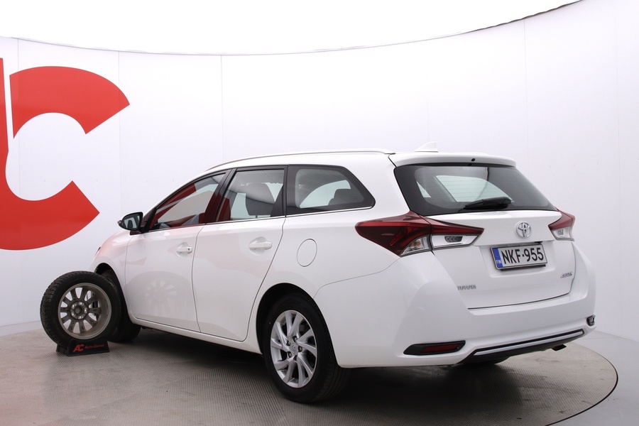 Toyota Auris vaihtoauto
