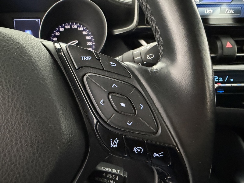 Toyota C-HR vaihtoauto