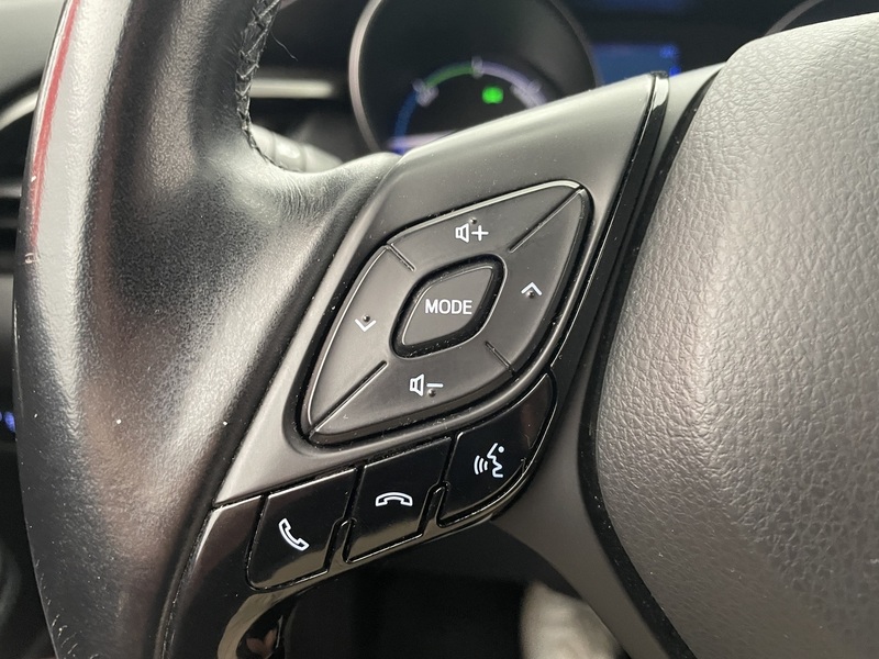 Toyota C-HR vaihtoauto