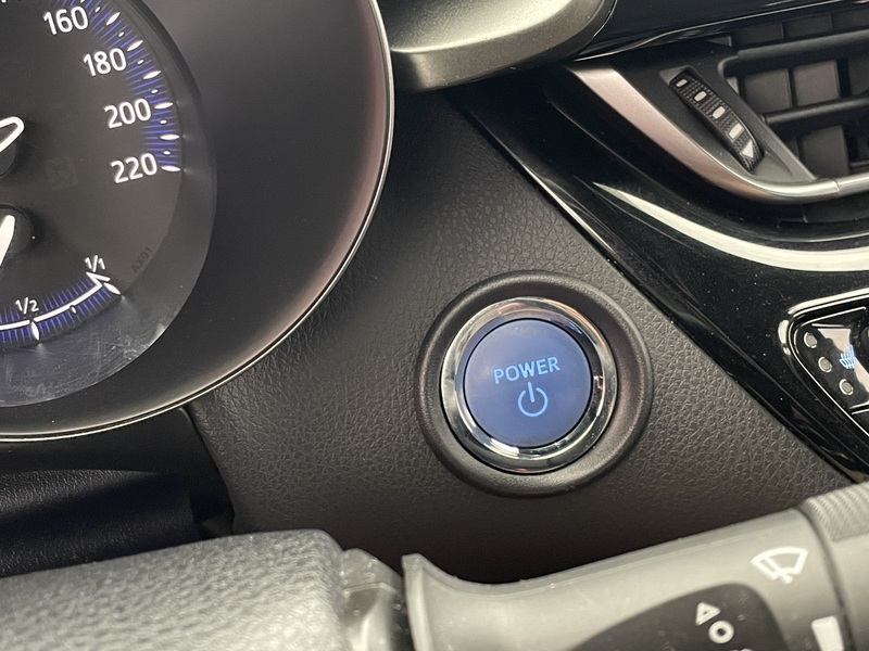 Toyota C-HR vaihtoauto