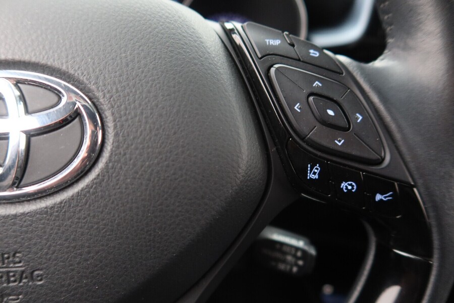 Toyota C-HR vaihtoauto