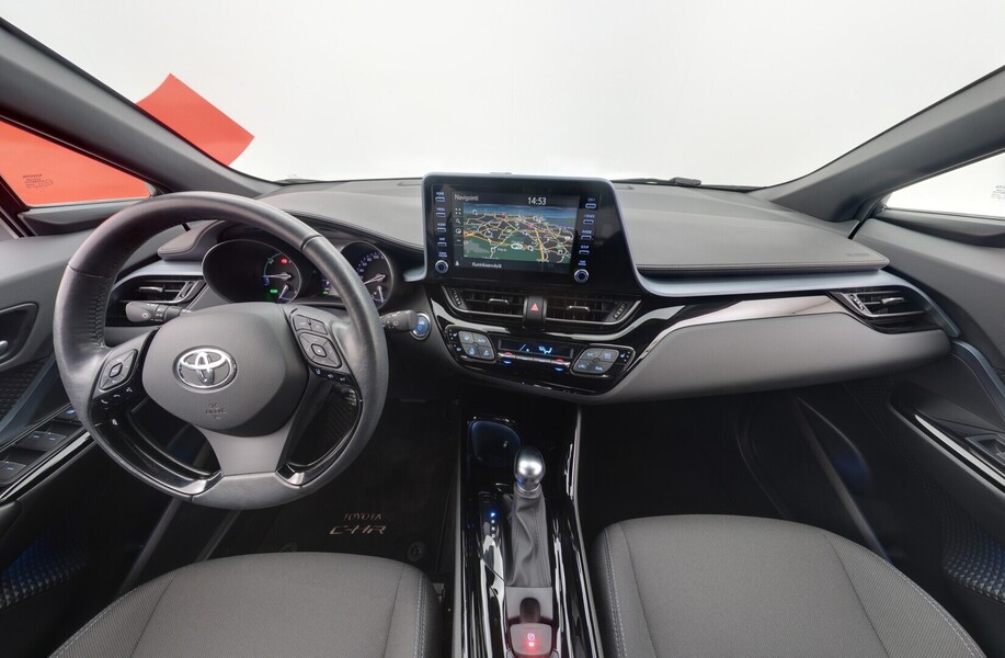 Toyota C-HR vaihtoauto