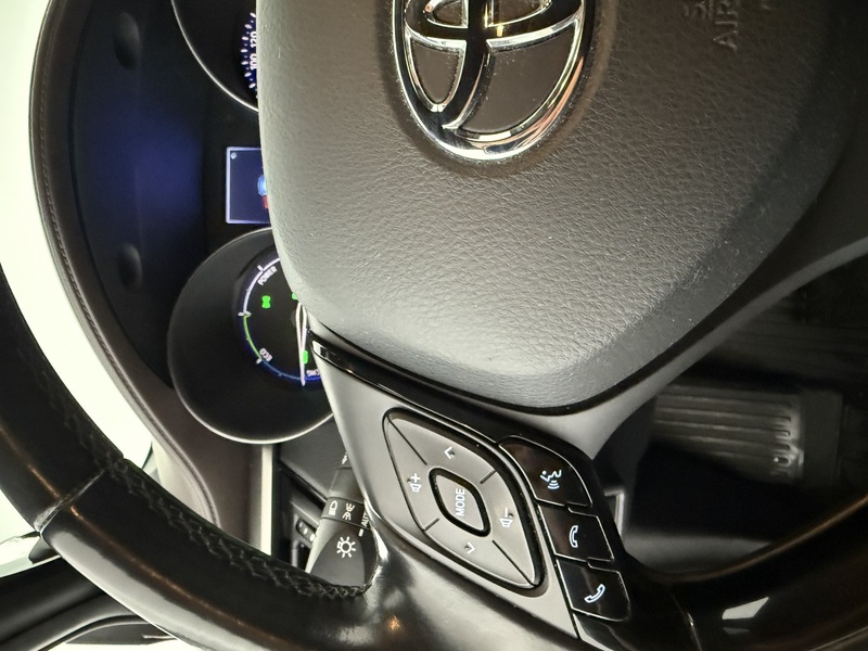 Toyota C-HR vaihtoauto