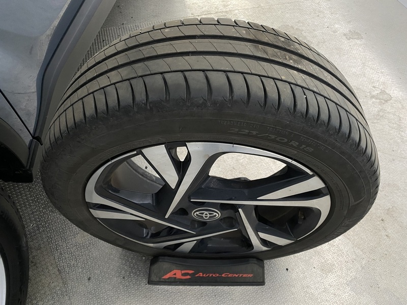 Toyota C-HR vaihtoauto