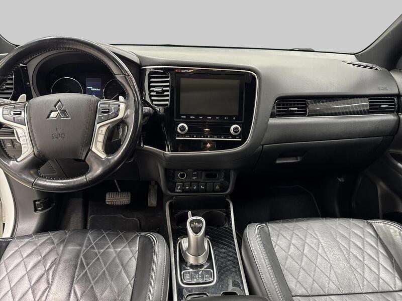 Mitsubishi Outlander PHEV vaihtoauto