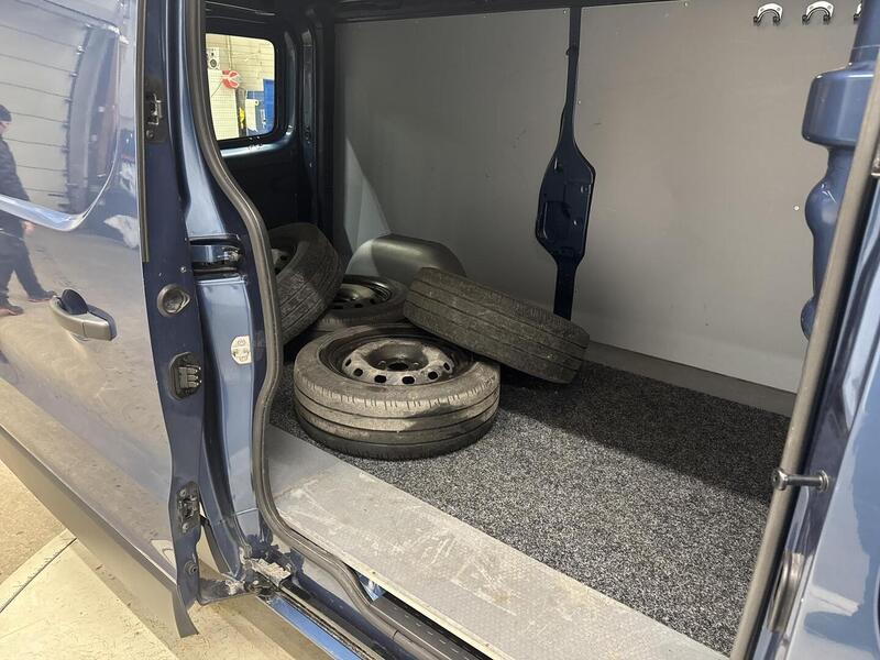 Nissan NV300 vaihtoauto