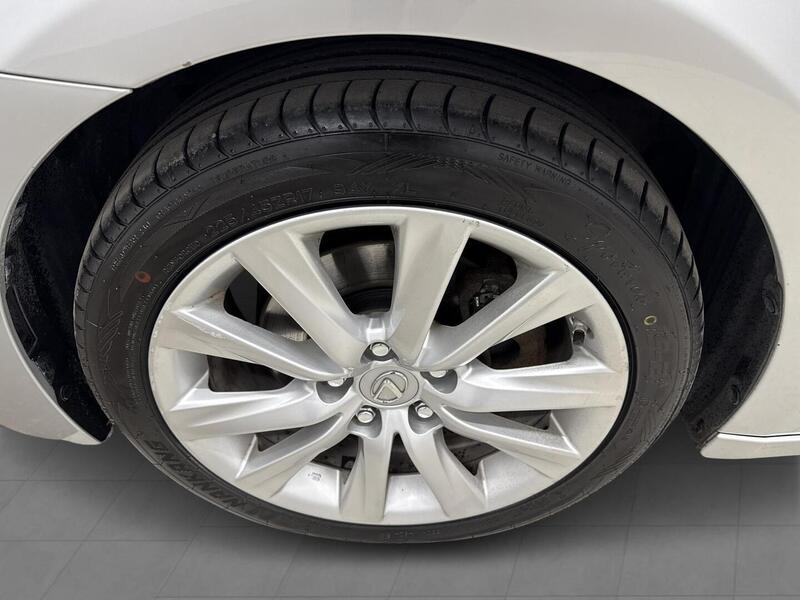 Lexus IS vaihtoauto