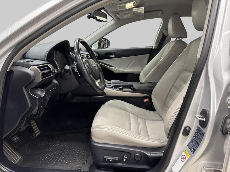 Lexus IS vaihtoauto
