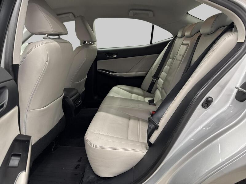 Lexus IS vaihtoauto