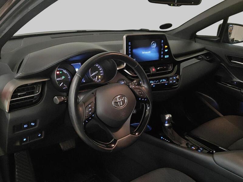 Toyota C-HR vaihtoauto