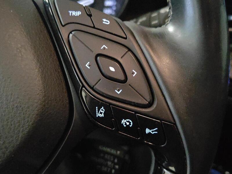 Toyota C-HR vaihtoauto