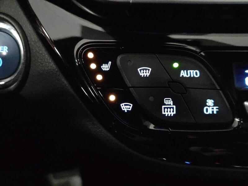 Toyota C-HR vaihtoauto