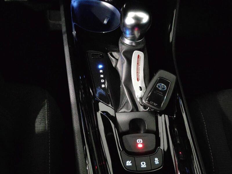 Toyota C-HR vaihtoauto