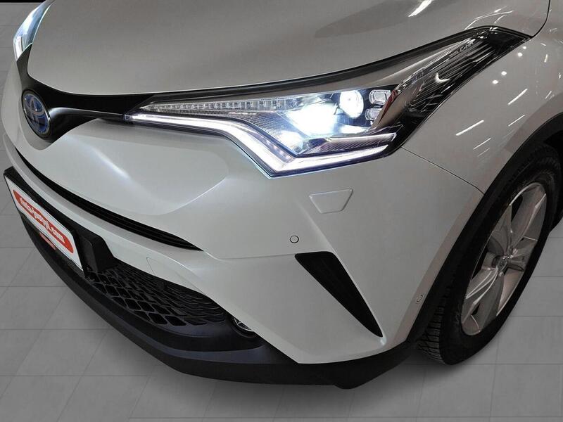 Toyota C-HR vaihtoauto